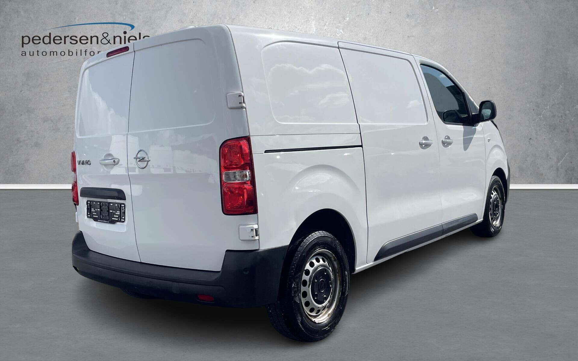 Hvid Opel Vivaro fra 2021