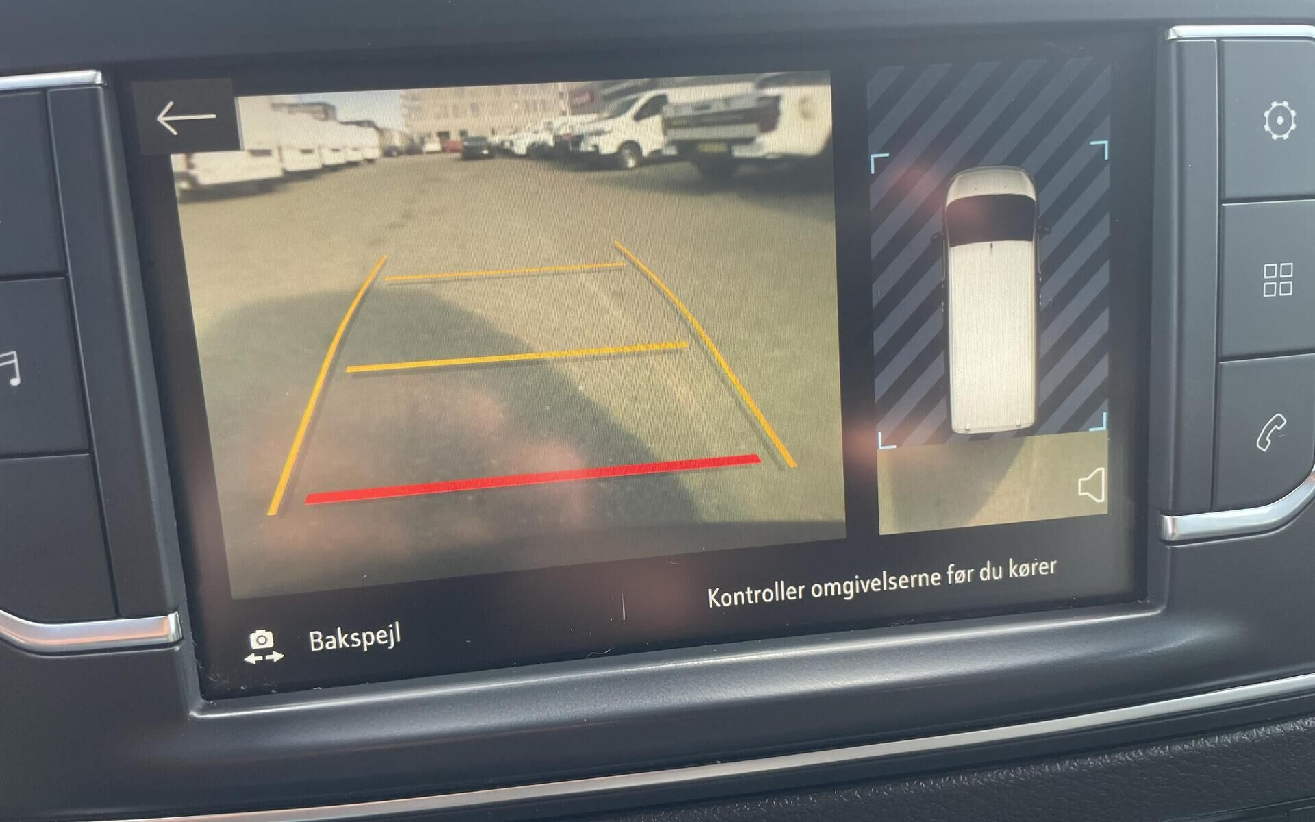 Hvid Opel Vivaro fra 2021