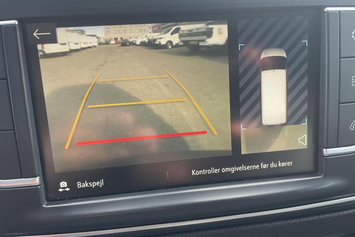 Hvid Opel Vivaro fra 2021