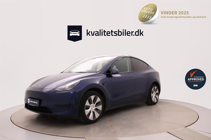 Blå Tesla Model Y fra 2023