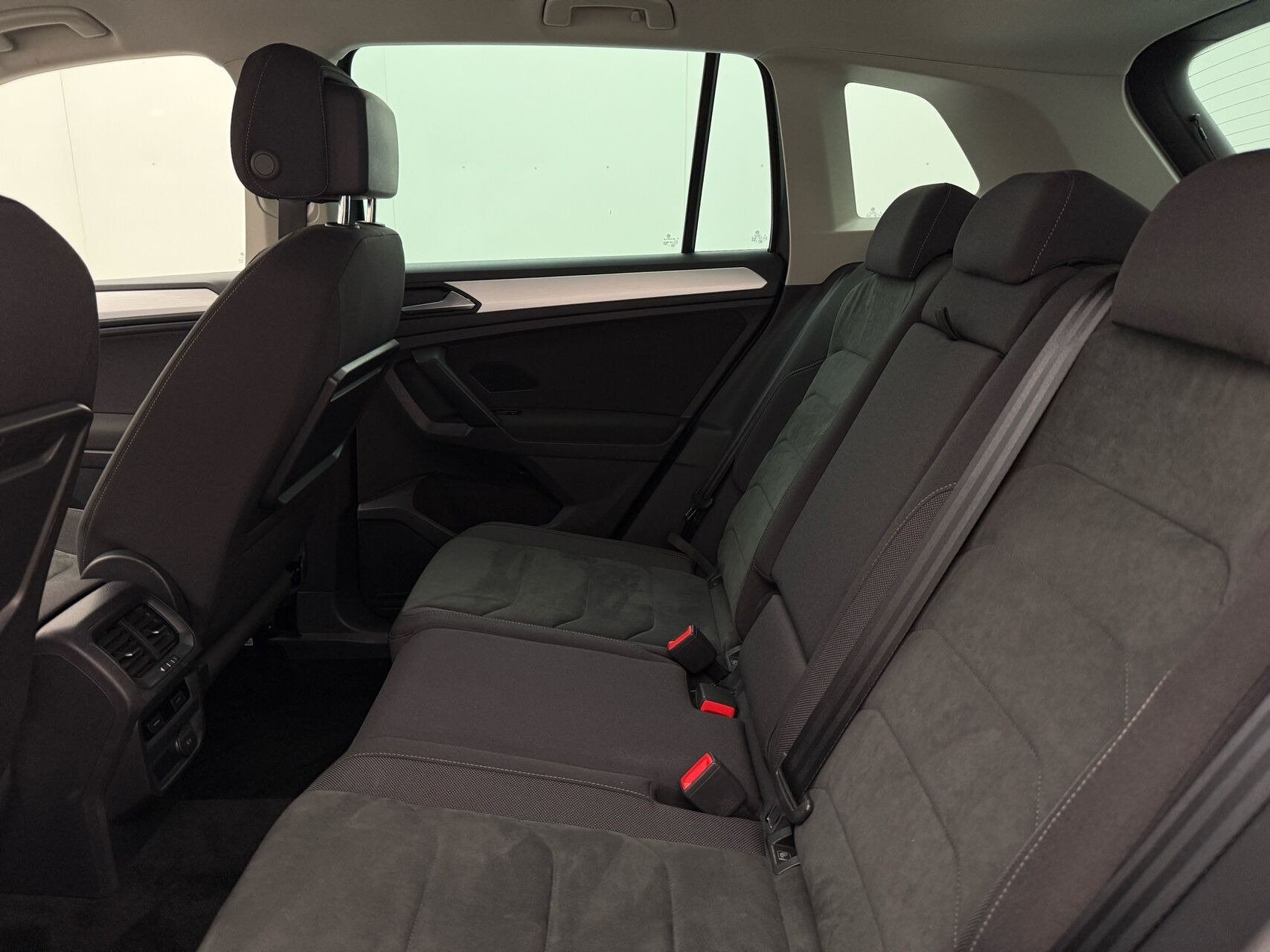 Grå VW Tiguan fra 2018