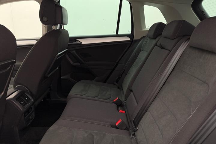 Grå VW Tiguan fra 2018