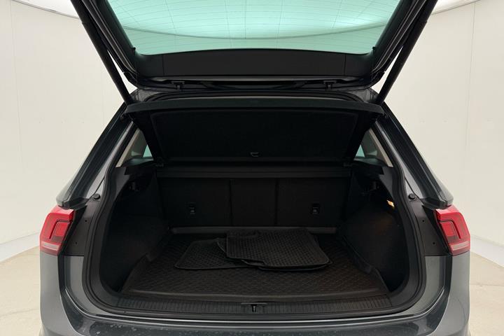 Grå VW Tiguan fra 2018