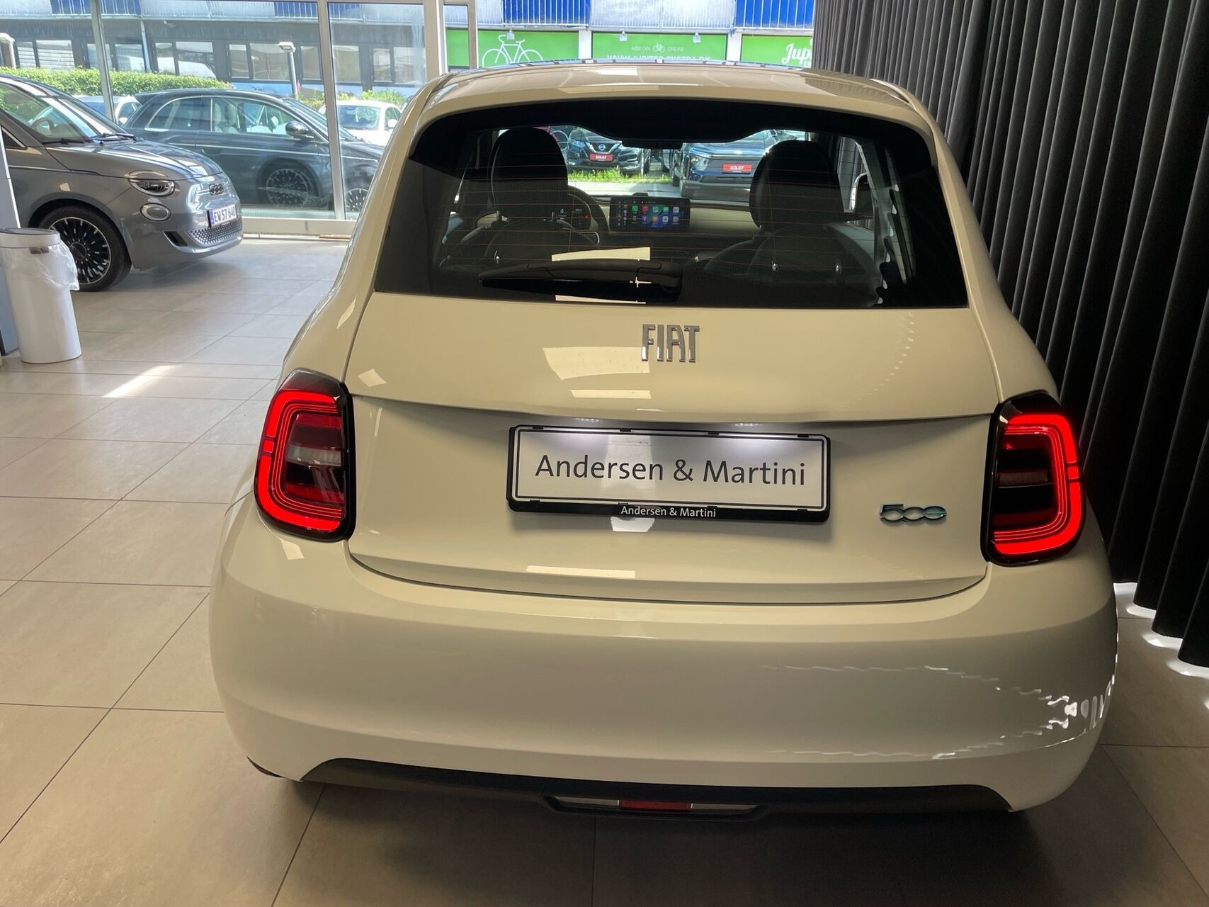 Hvid Fiat 500e fra 2023