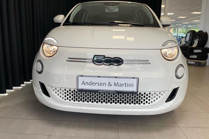 Hvid Fiat 500e fra 2023