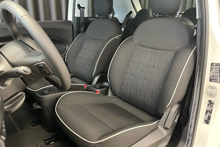 Hvid Fiat 500e fra 2023