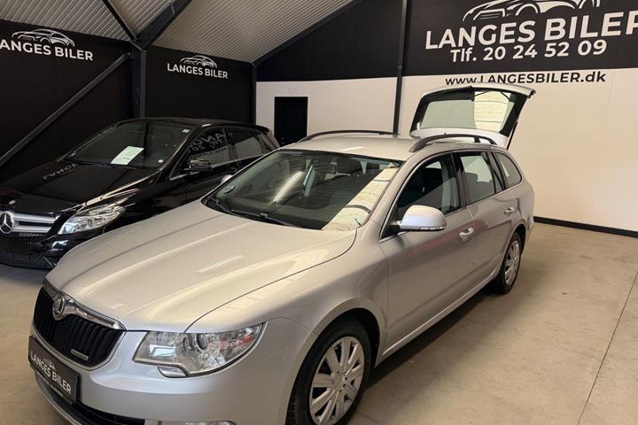 Sølv Skoda Superb fra 2012