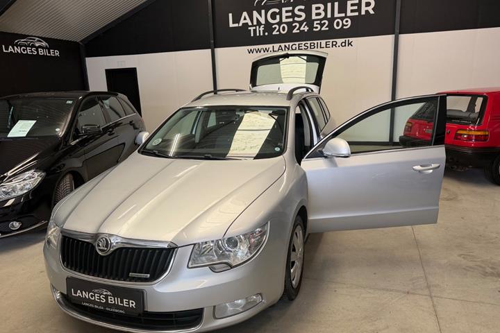 Sølv Skoda Superb fra 2012