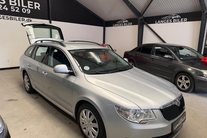 Sølv Skoda Superb fra 2012
