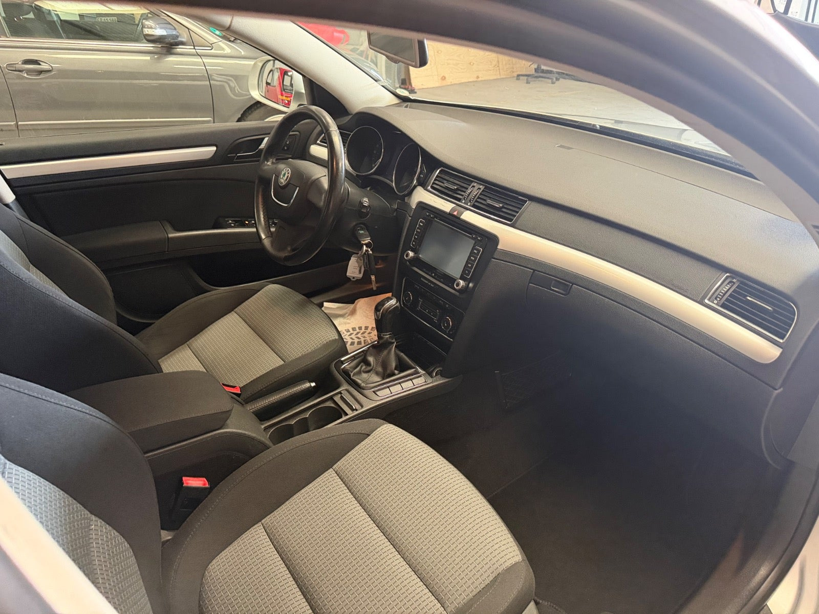 Sølv Skoda Superb fra 2012