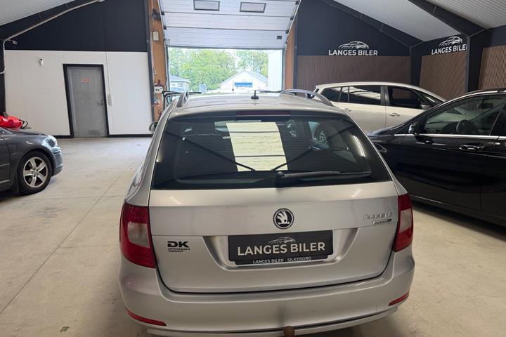 Sølv Skoda Superb fra 2012