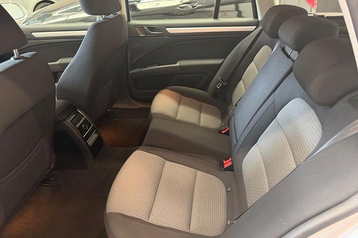Sølv Skoda Superb fra 2012