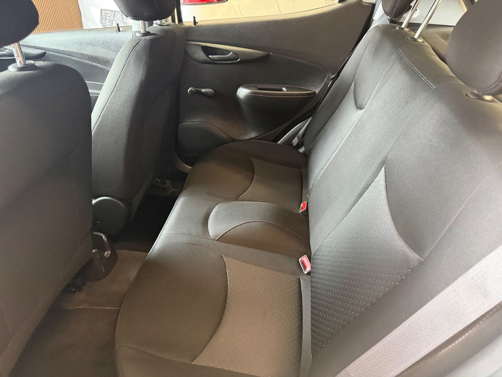 Hvid Opel Karl fra 2017