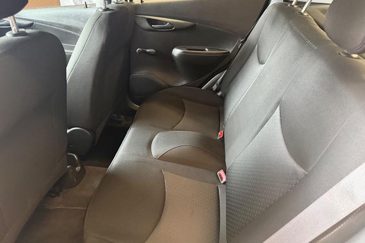 Hvid Opel Karl fra 2017