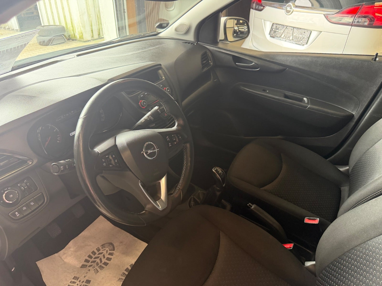 Hvid Opel Karl fra 2017