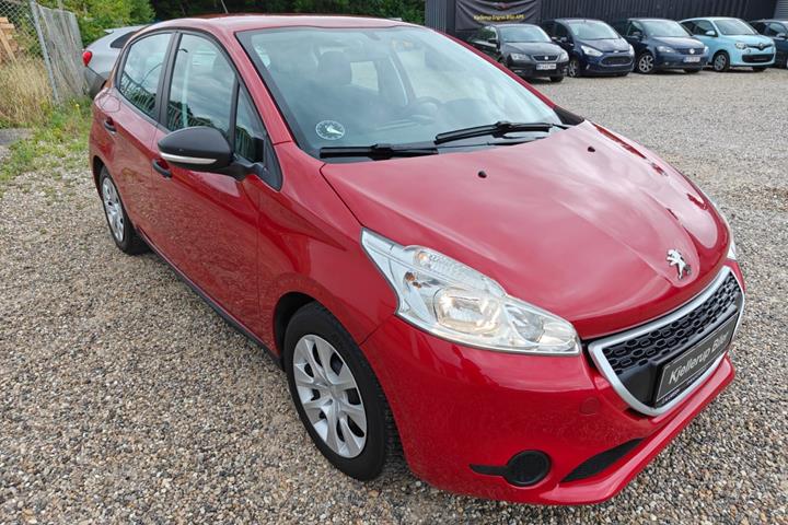 Gul Peugeot 208 fra 2014