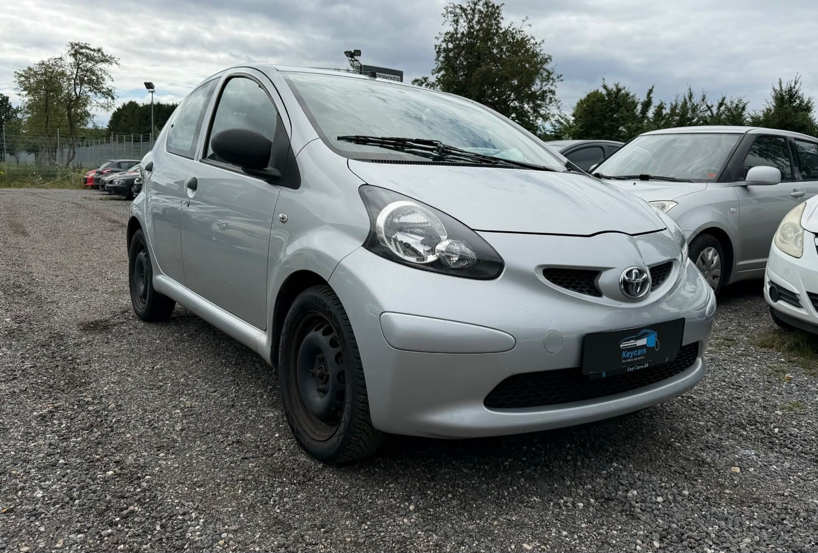 Grå Toyota Aygo fra 2012
