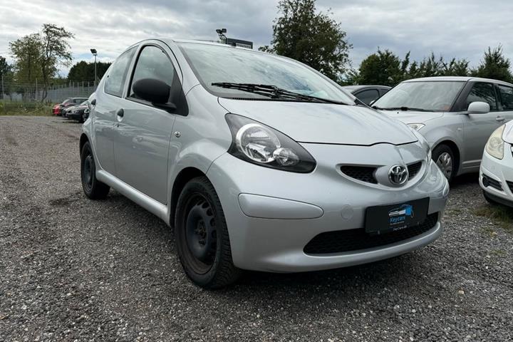 Grå Toyota Aygo fra 2012