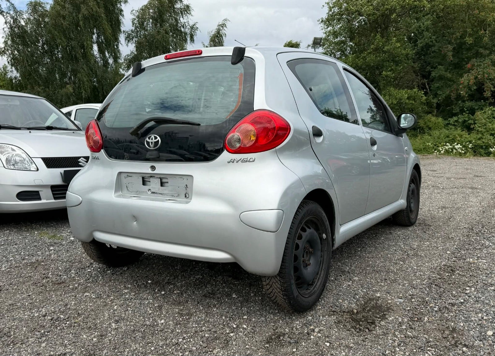 Grå Toyota Aygo fra 2012