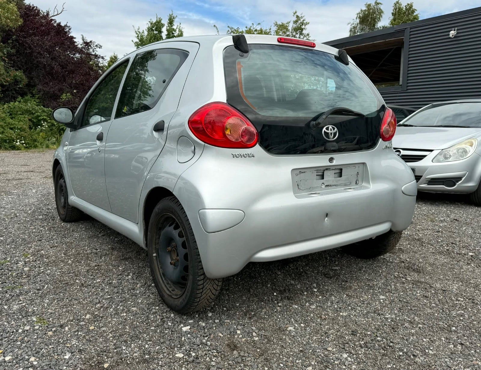 Grå Toyota Aygo fra 2012