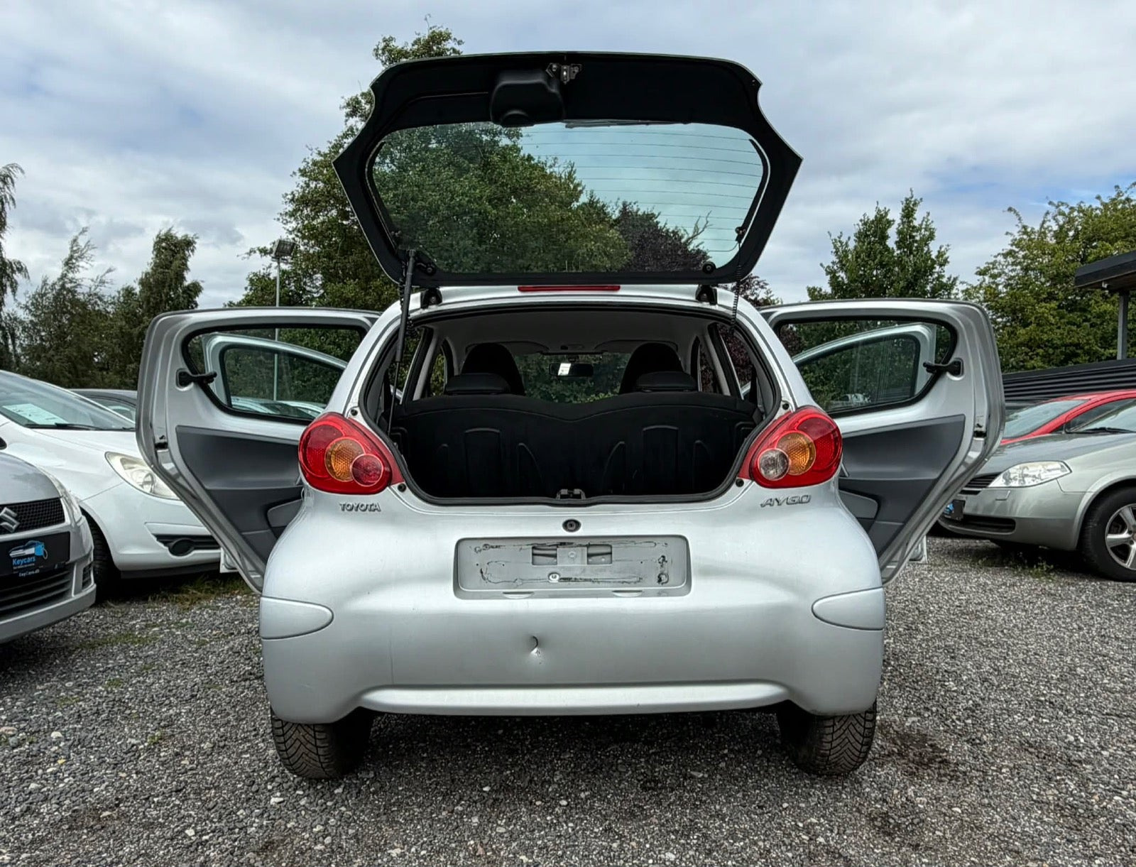 Grå Toyota Aygo fra 2012