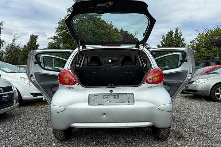 Grå Toyota Aygo fra 2012