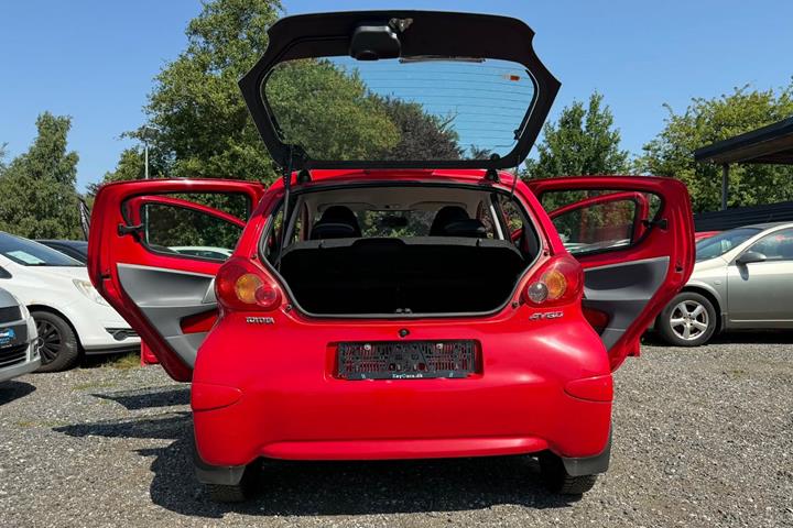 Rød Toyota Aygo fra 2006