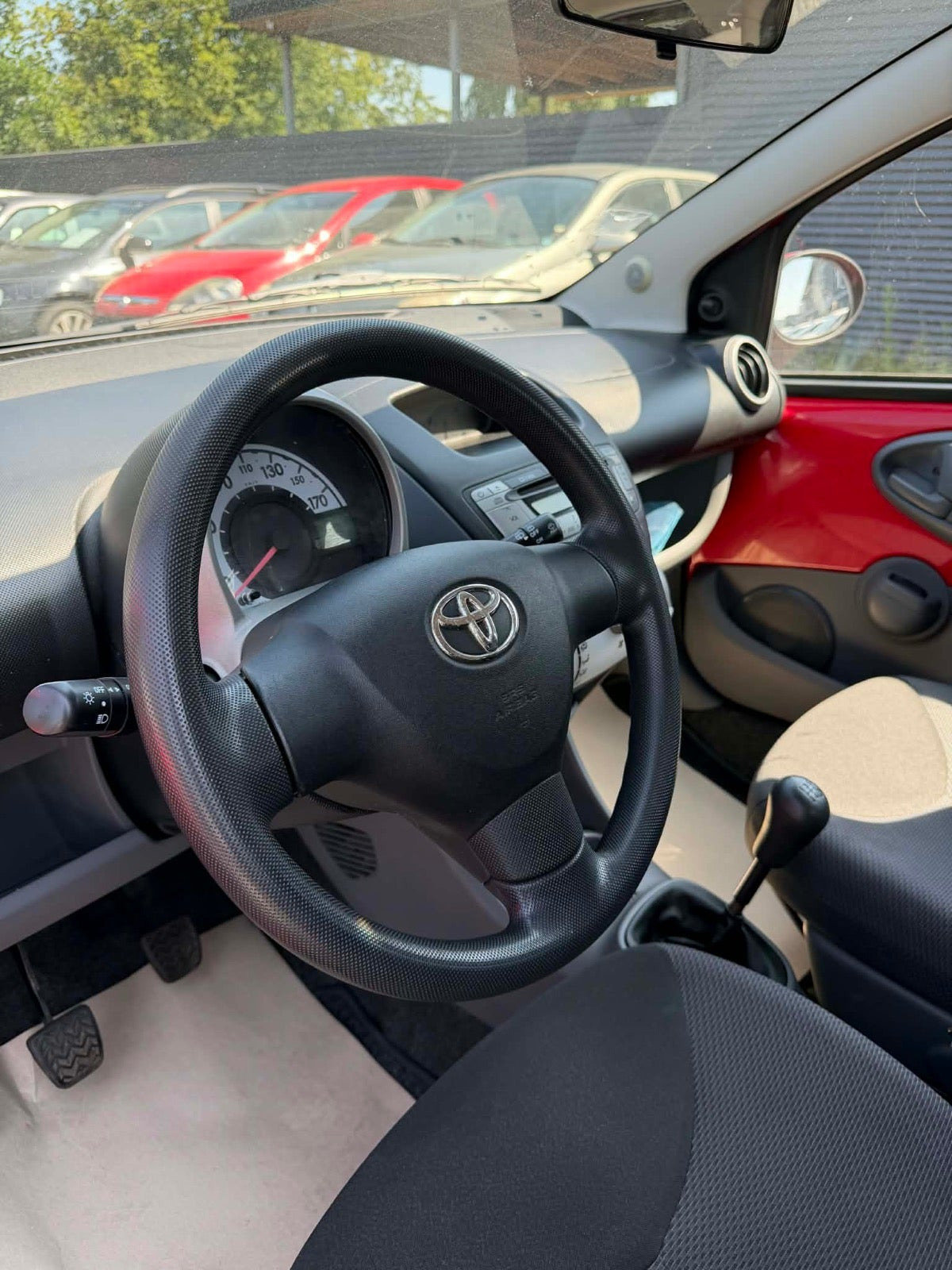 Rød Toyota Aygo fra 2006