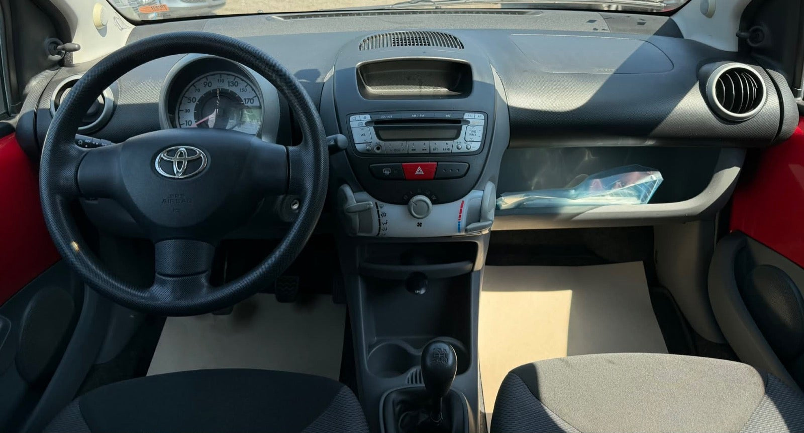 Rød Toyota Aygo fra 2006
