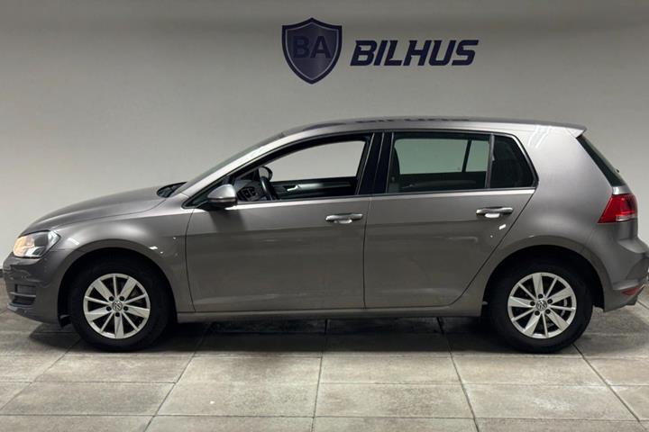 Grå VW Golf VII fra 2015