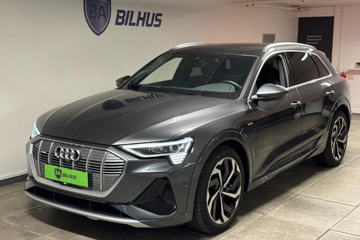 Grå Audi e-tron fra 2023