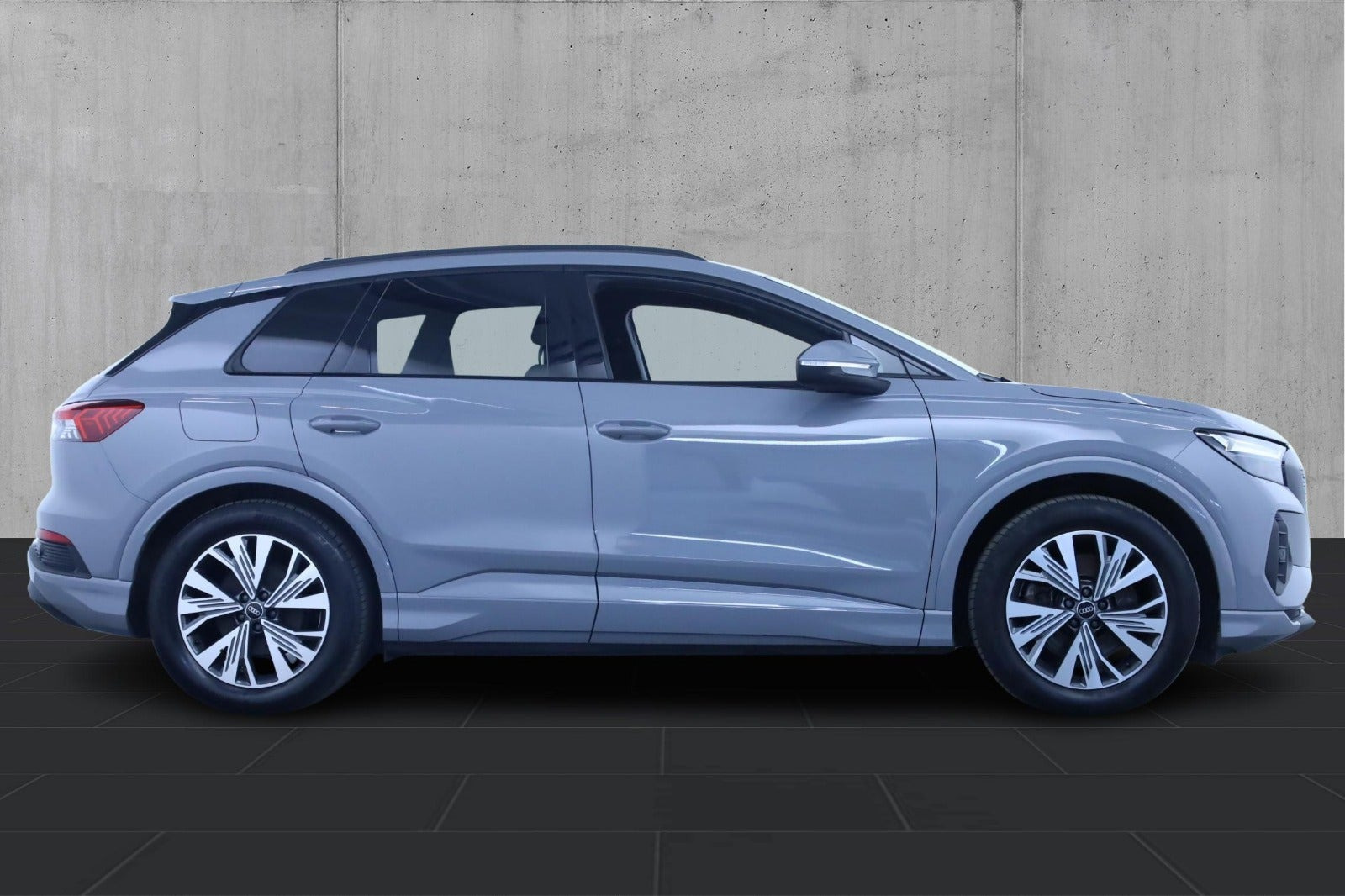 Grå Audi Q4 e-tron fra 2022