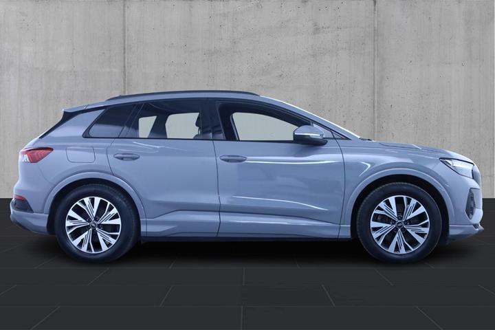 Grå Audi Q4 e-tron fra 2022
