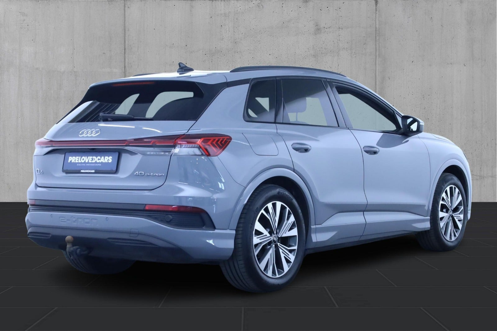 Grå Audi Q4 e-tron fra 2022