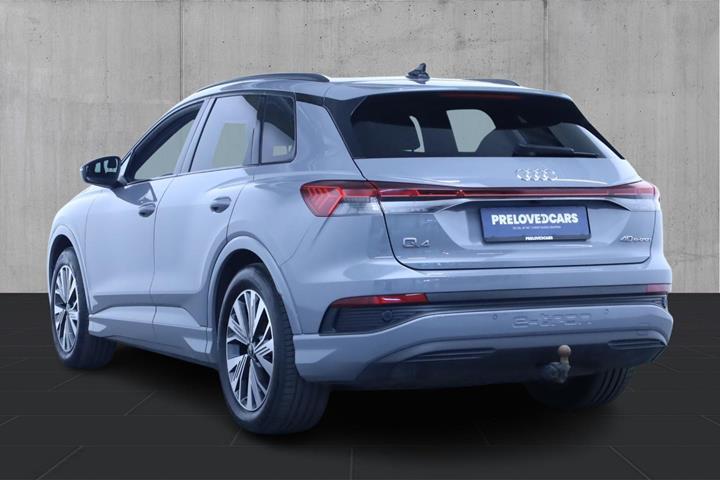 Grå Audi Q4 e-tron fra 2022
