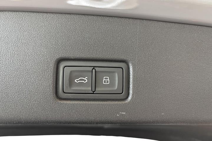 Grå Audi Q4 e-tron fra 2022
