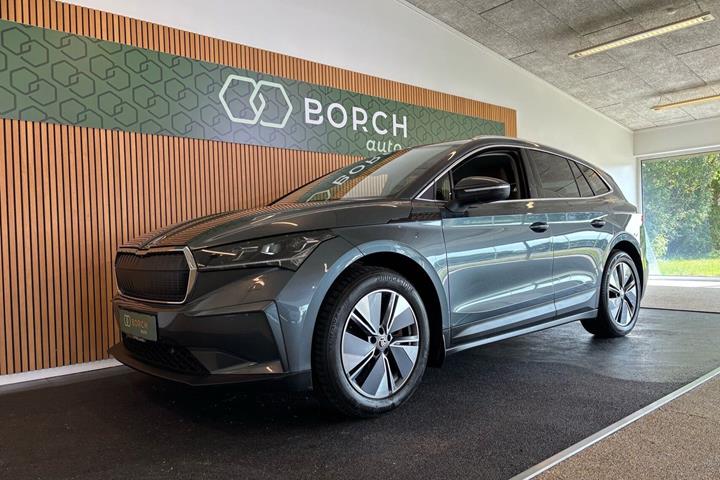 Grå Skoda Enyaq fra 2021 set udefra
