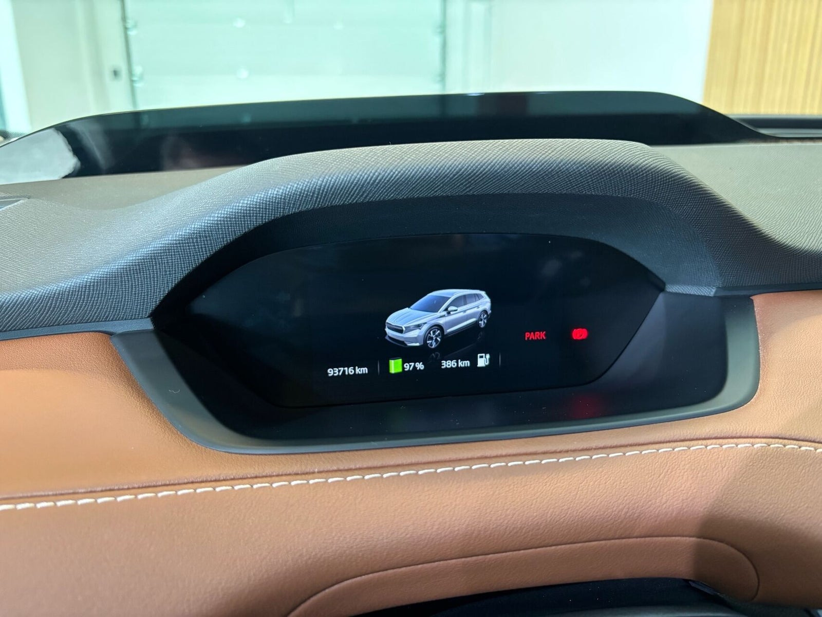 Grå Skoda Enyaq fra 2021