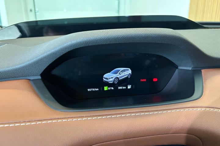 Grå Skoda Enyaq fra 2021