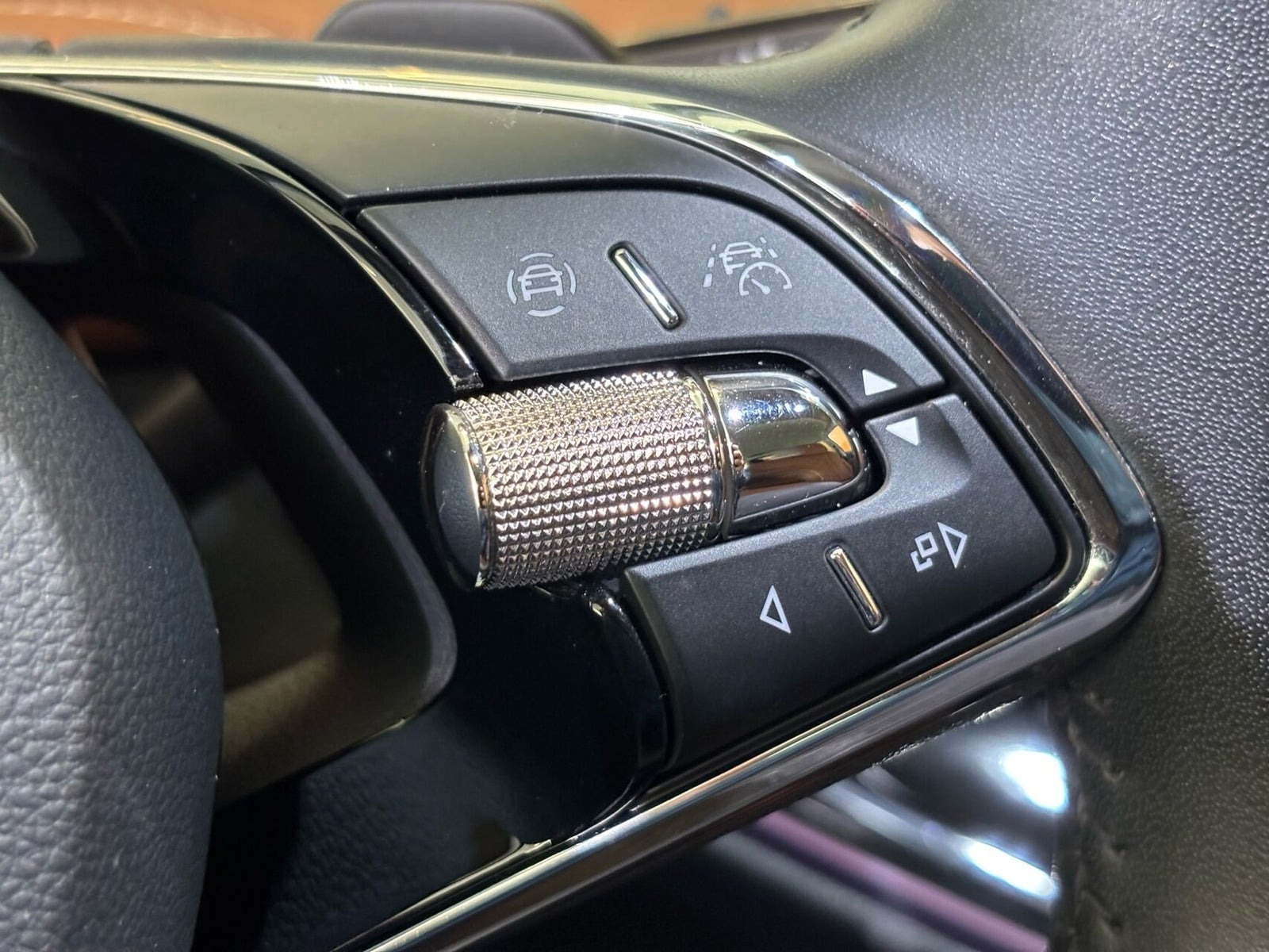 Grå Skoda Enyaq fra 2021