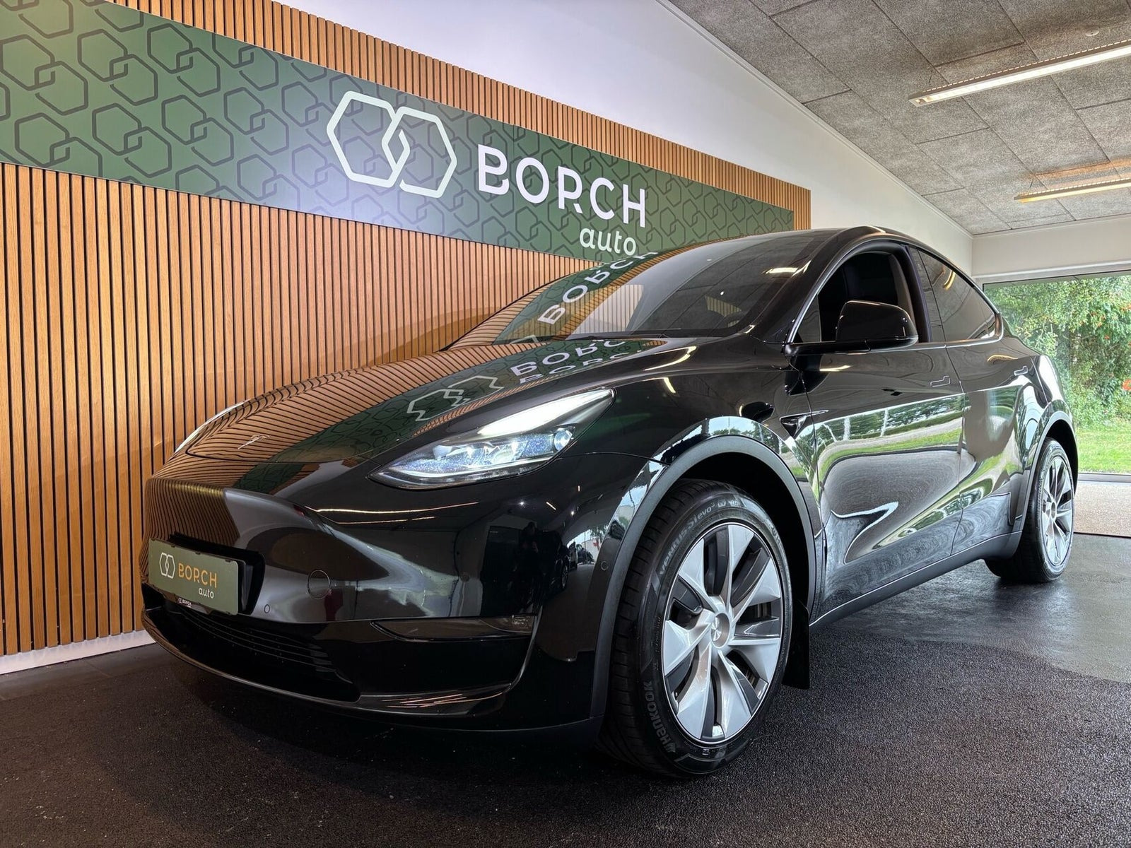 Tesla Model Y Long Range AWD