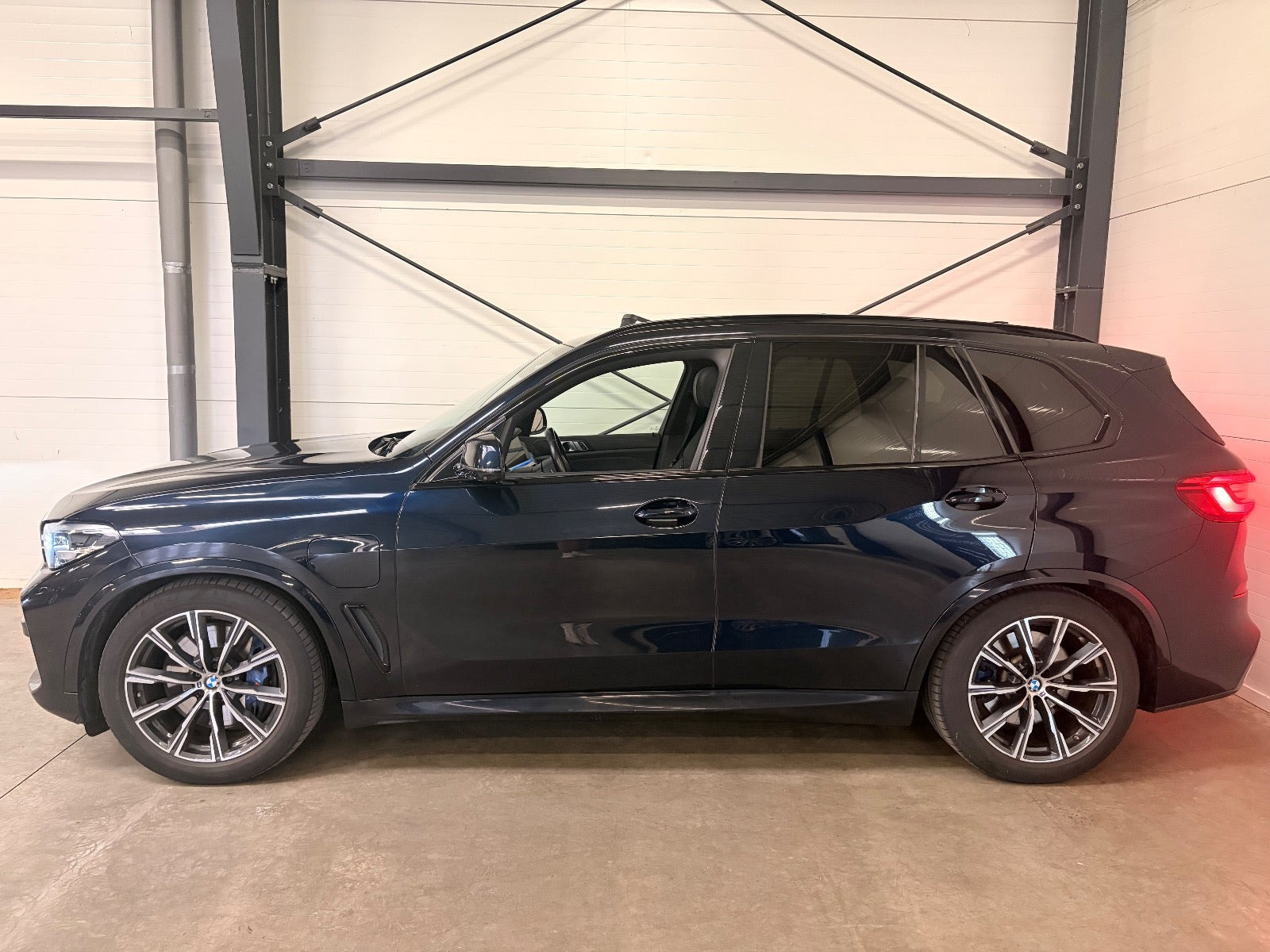 Sort BMW X5 fra 2020