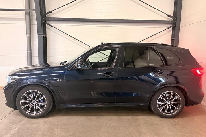 Sort BMW X5 fra 2020
