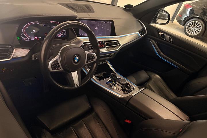 Sort BMW X5 fra 2020
