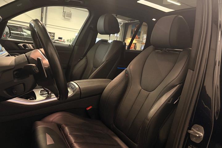 Sort BMW X5 fra 2020