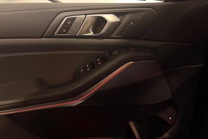 Sort BMW X5 fra 2020