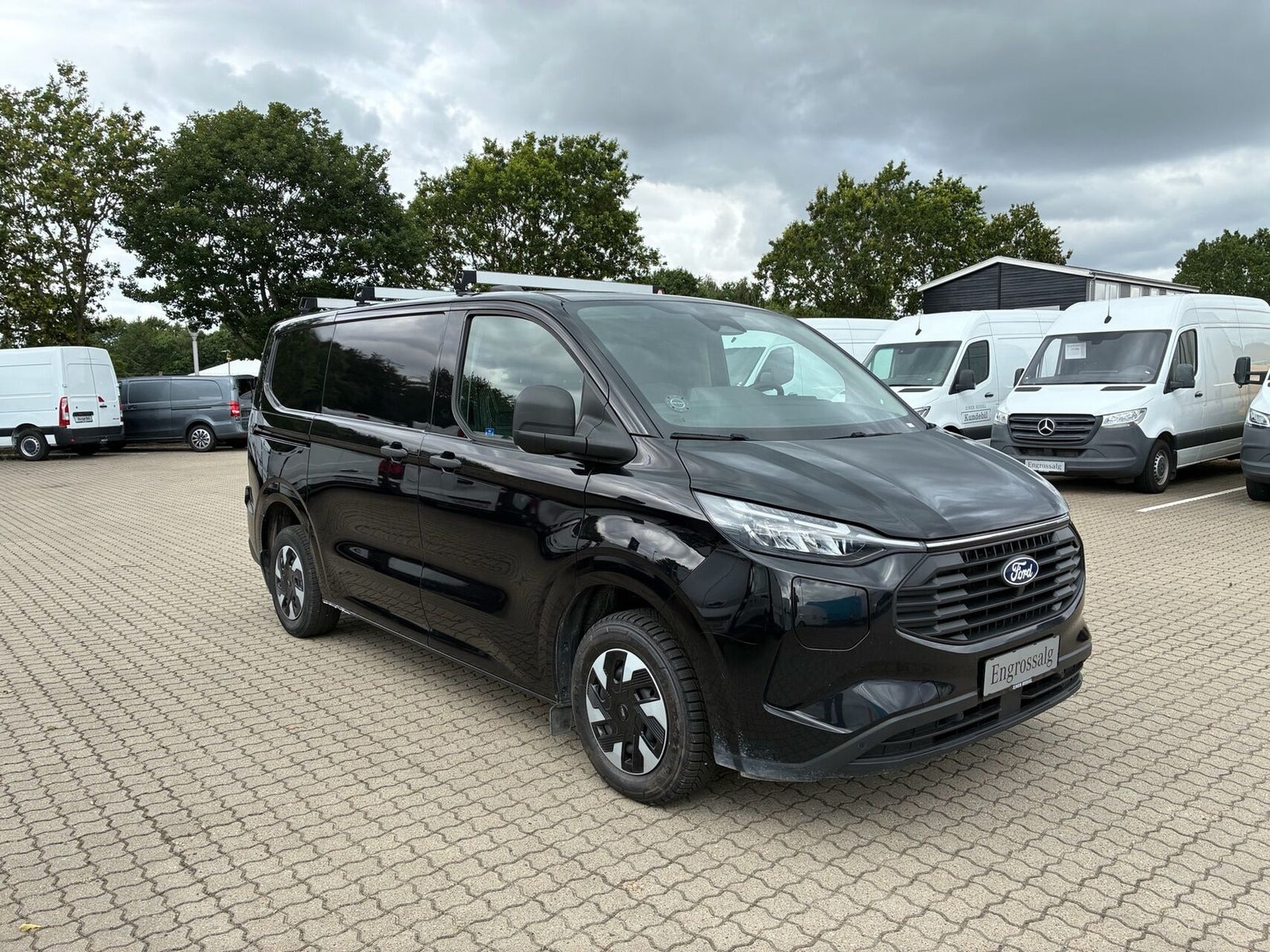 Sort Ford Transit Custom 320 L1 fra 2024