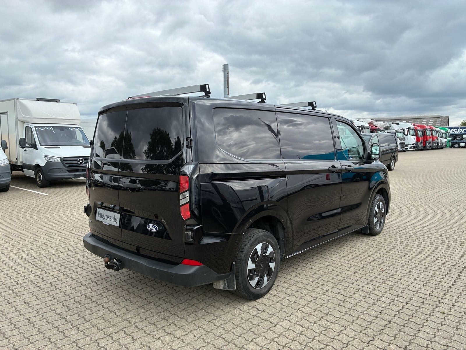 Sort Ford Transit Custom 320 L1 fra 2024