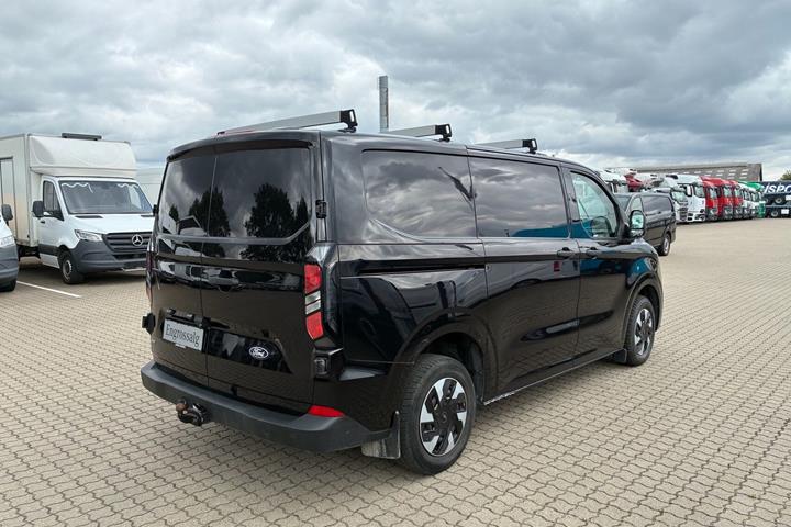 Sort Ford Transit Custom 320 L1 fra 2024