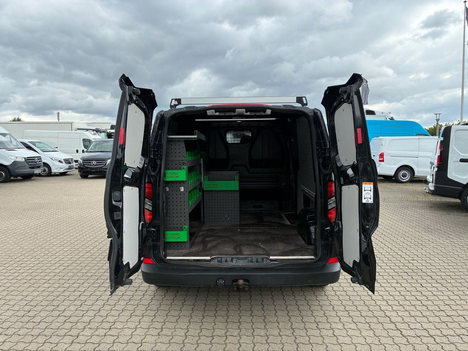 Sort Ford Transit Custom 320 L1 fra 2024